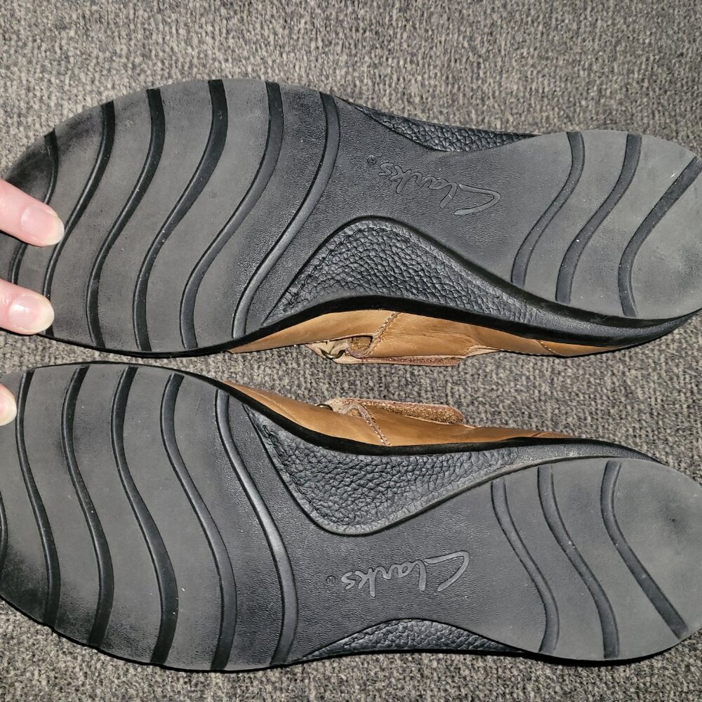 Cute Clarks Leather Loafers - Picture 9 of 11